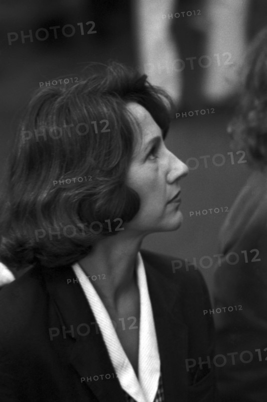 Nathalie Baye on the set of the film 'La Baule-les Pins'