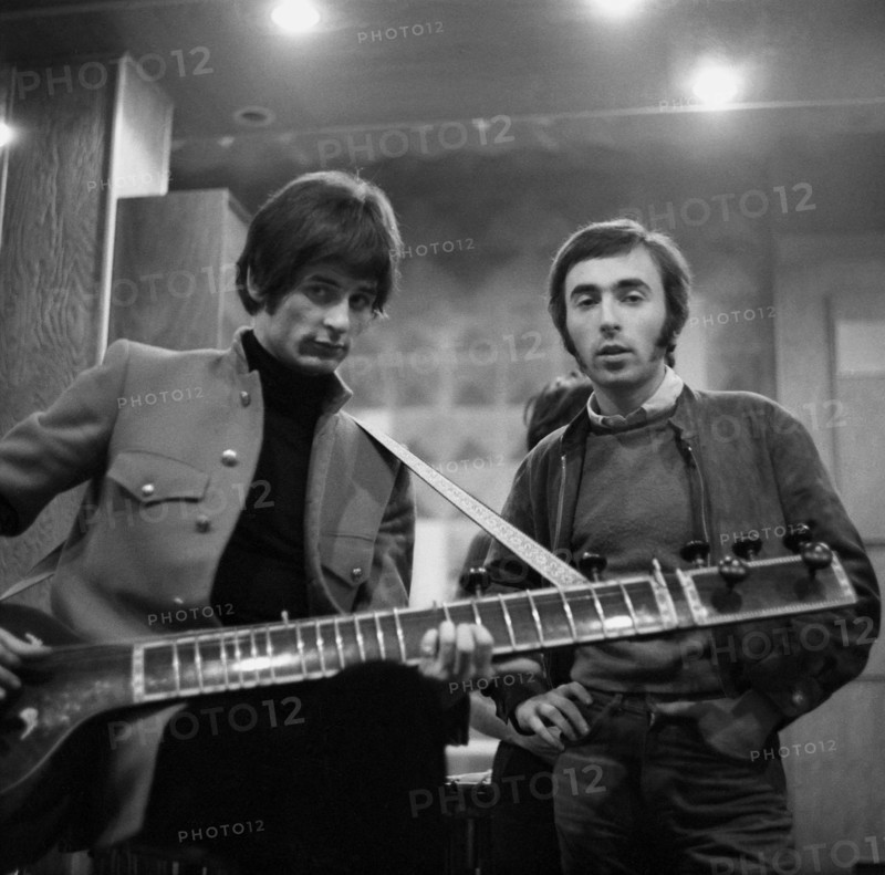 Les Problèmes during a recording session, 1967