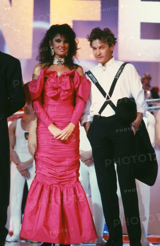 Caroline Munro et Helmut Berger