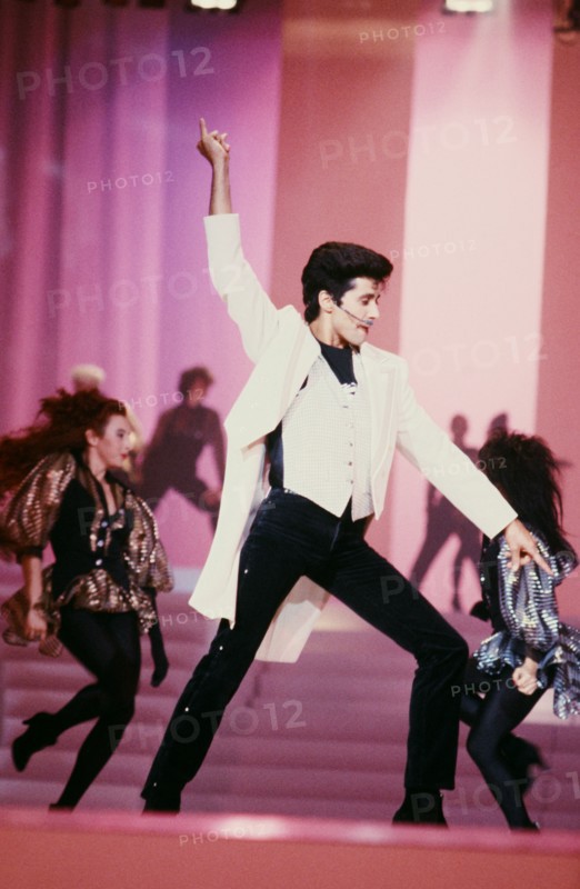 Jean-Luc Lahaye and the dancers of the Rheda ballets