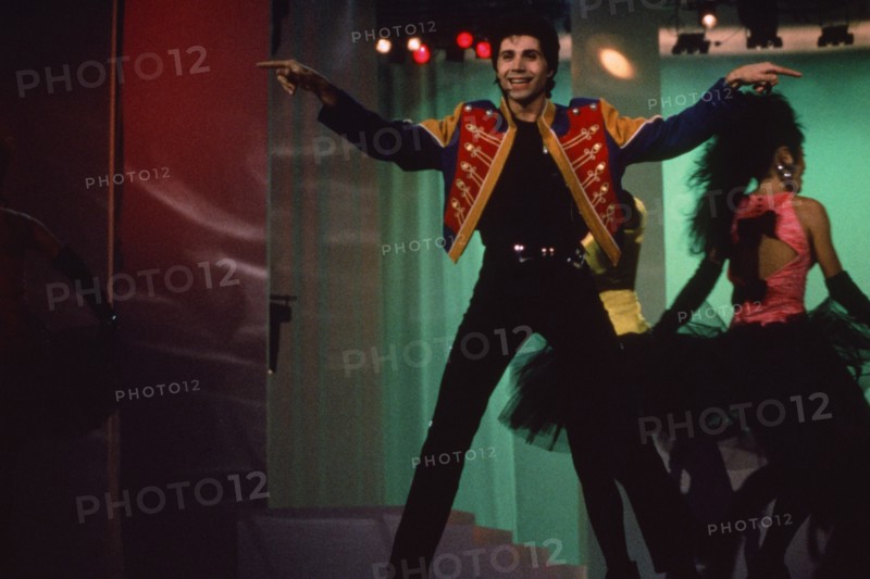 Jean-Luc Lahaye et les danseurs des ballets de Rheda