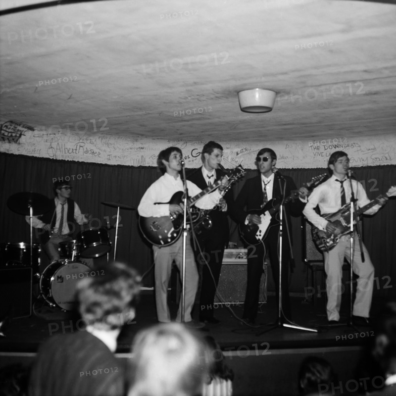 Rock band performing at the Golf-Drouot, 1964