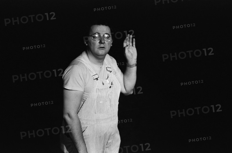 Coluche, 1975