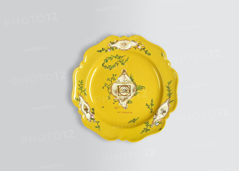 Assiette en faïence.