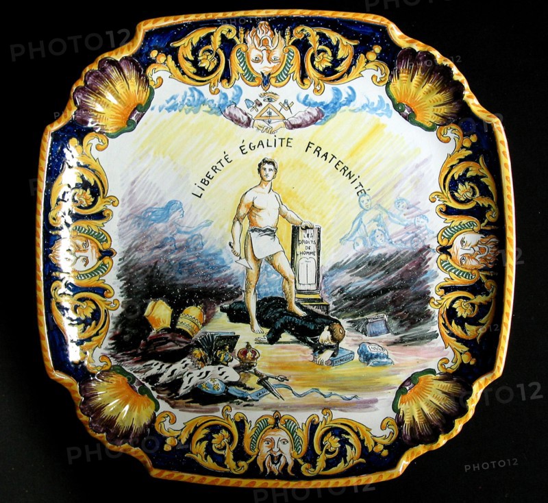 Plat en faïence de Nevers