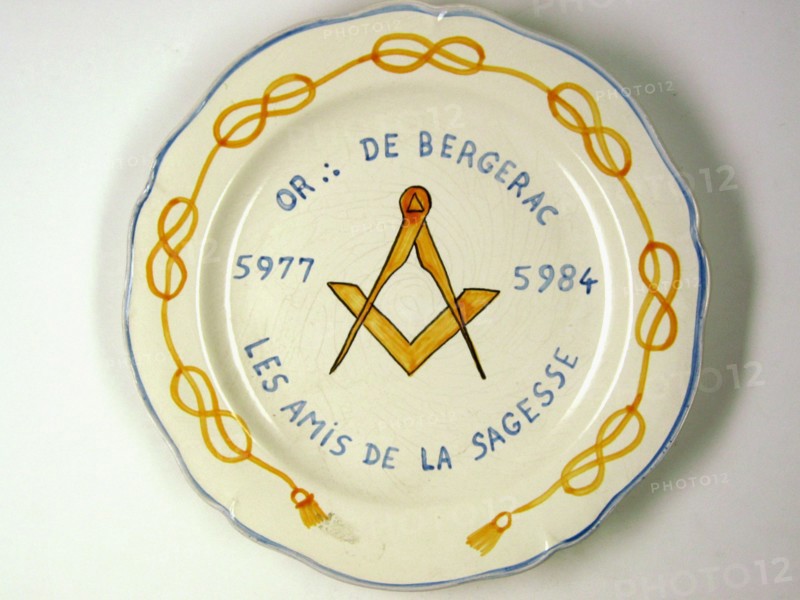 Faience plate with Masonic decoration.