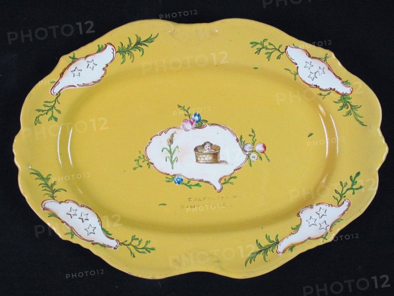 Plat en faïence.
