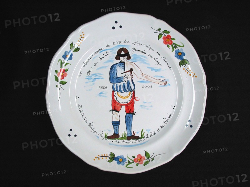Faience plate with Masonic decoration.