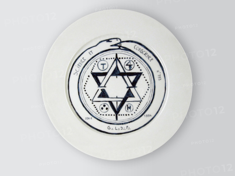 Faience plate with Masonic decoration.