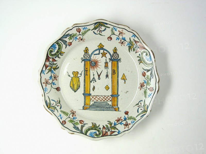 Assiette en faïence.
