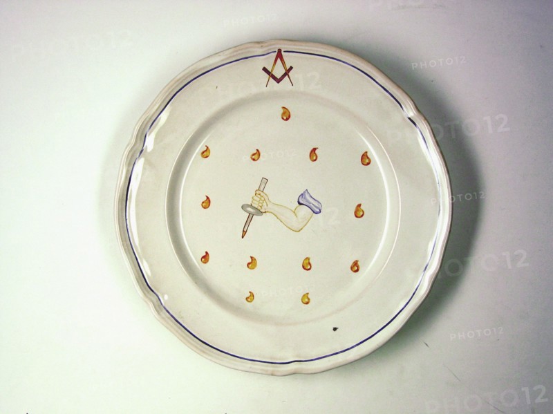 Assiette en faïence.