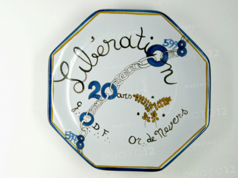 Assiette en faïence.