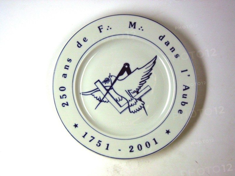 Assiette en porcelaine.
