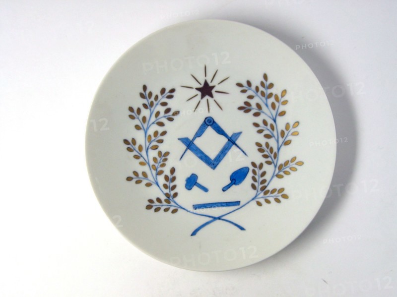 Assiette en porcelaine.