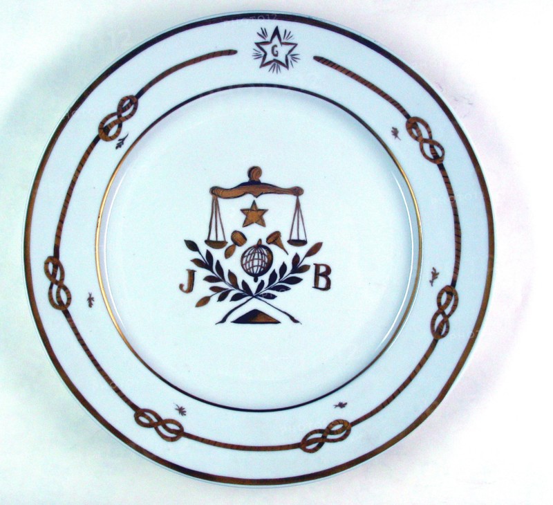 Assiette en porcelaine.