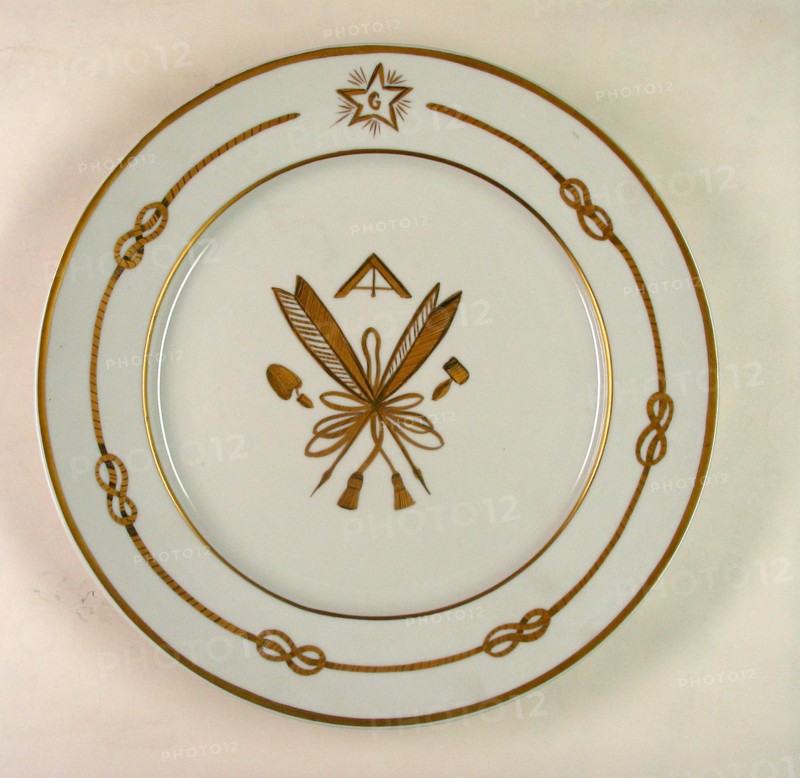 Assiette en porcelaine.