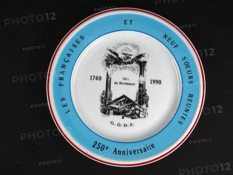 Porcelain plate.