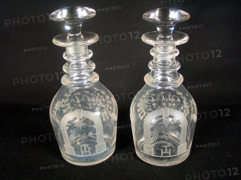 Carafes anglaises à décors maçonniques