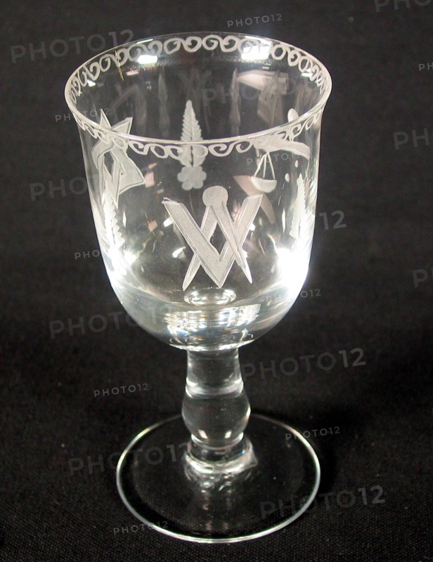 Verre tulipe anglais à décors maçonniques gravés