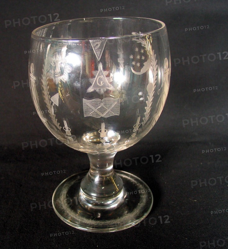 Grand verre anglais à pied à décors maçonniques