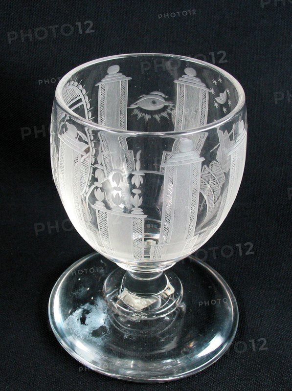 Verre à pied large à décors maçonniques