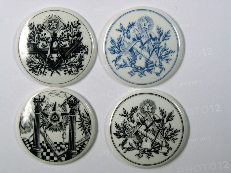 Jetons en porcelaine à décors maçonniques, 5 cm, fin du 20e siècle