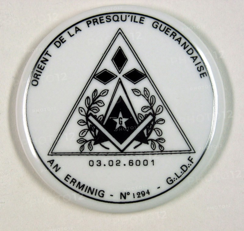 Jeton en porcelaine à décors maçonniques