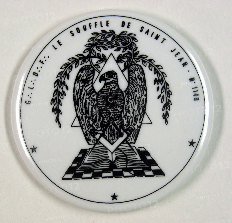 Jeton en porcelaine à décors maçonniques