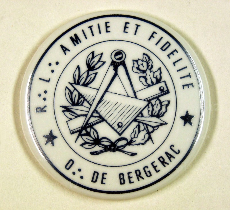 Jeton en porcelaine à décors maçonniques
