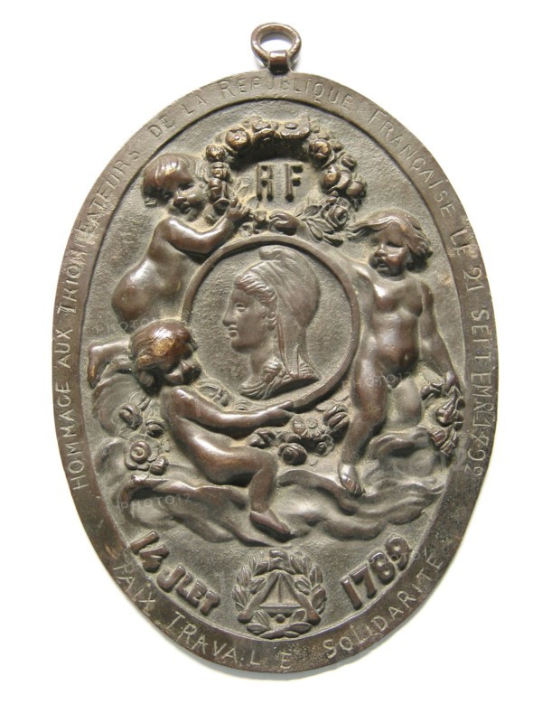 Plaque with Marianne and three cupids.