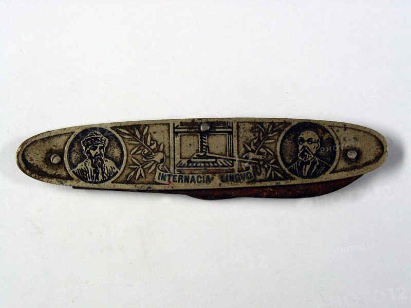 Metal knife by Maison Gloton in support of Esperanto