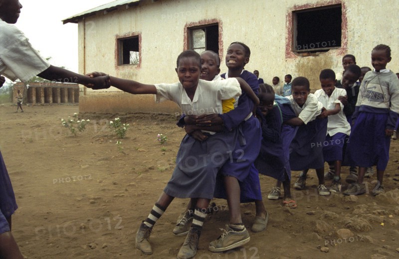 Enfants jouant dans la cour de récréation, 2007