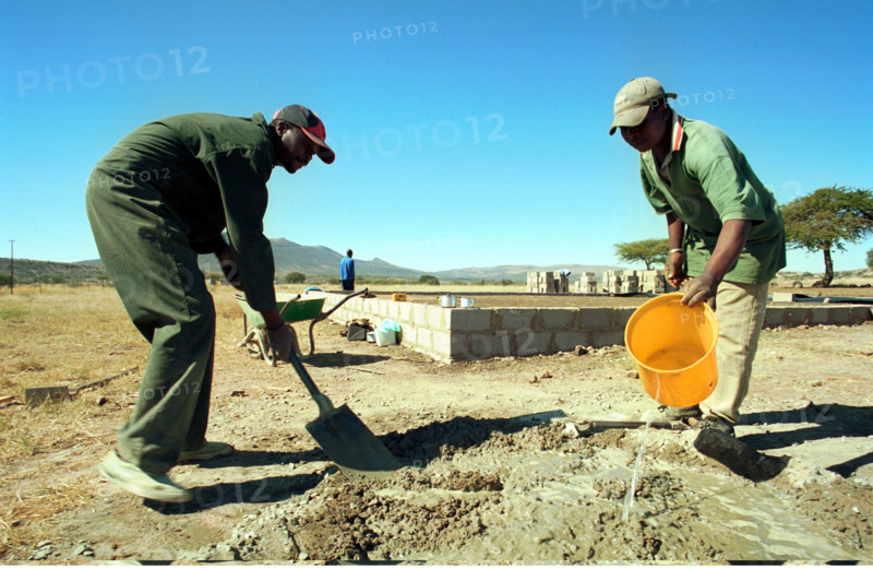 5-6/2003 Msinga, KwaZulu Natal, South Africa

rural, building schools, education, cement, construction, spade, bucket, rural, blocks