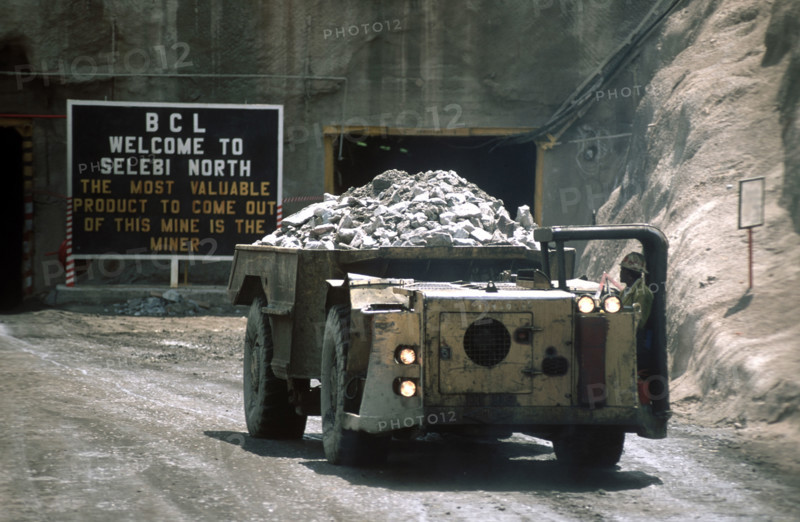 Haul out truck coming out of the mine
\n