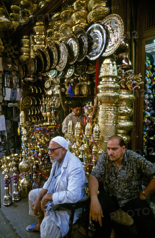 SHOPKEEPERS AT THE KHAN EL KHALILI BAZAAR, EGYPT