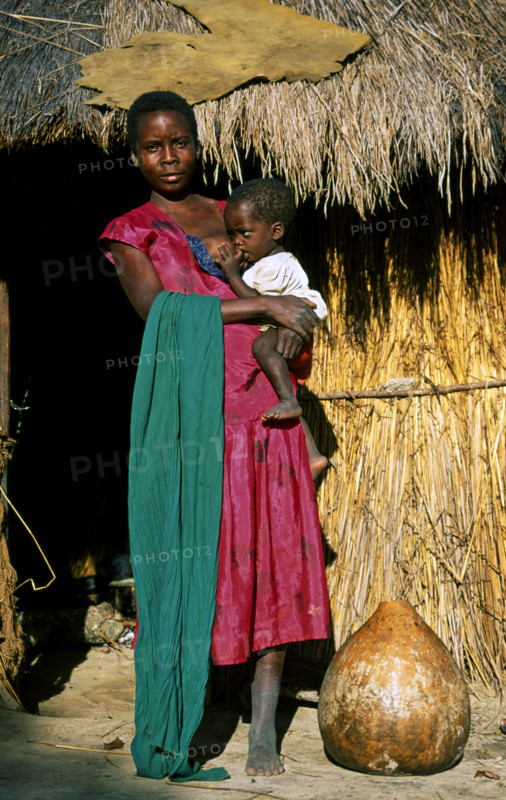 LOZI WOMAN FEEDING CHILD, WESTERN ZAMBIA, ZAMBIA