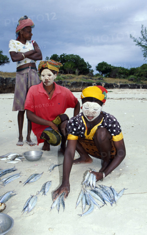 MAKUTI WOMEN IN PANGANE, MOZAMBIQUE
