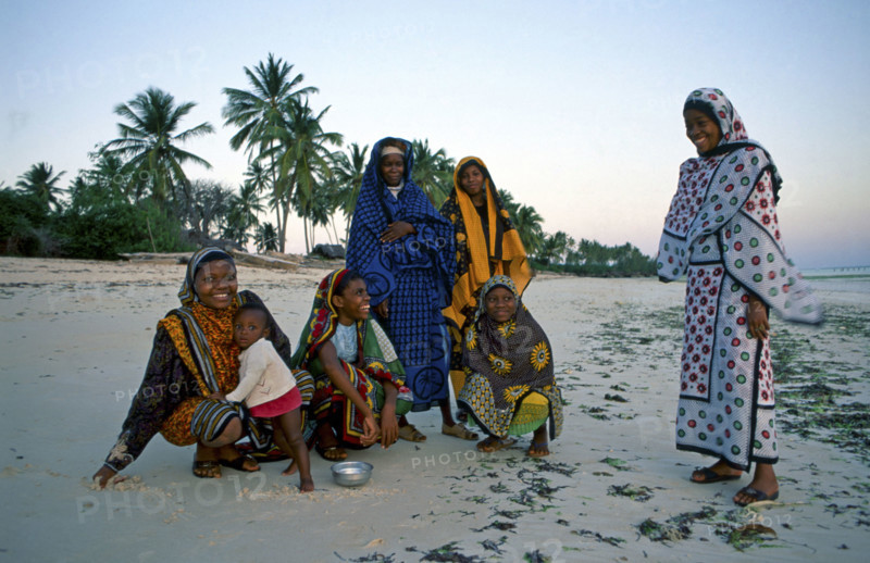 LOCAL WOMEN AT KIZIMKAZI, TANZANIA