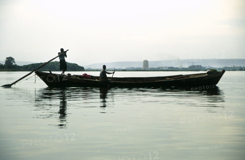 Bamako is not even half way along the length of the Niger River yet even here it is a large body of water a kilometre or so wide. The river sustains the life on its banks including Bamako. Away from the river the landscape quickly becomes arid. Fishermen in long, fairly unstable canoes, work these waters using gill nets, and selling their catch in the city markets.