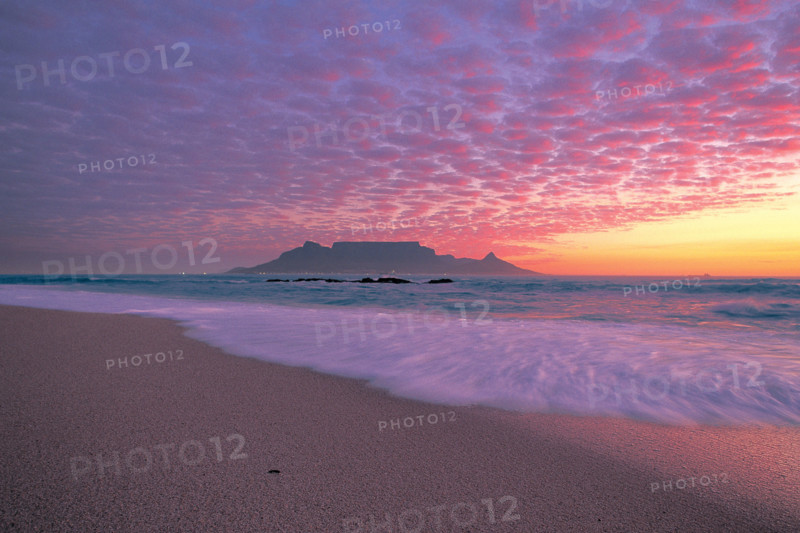 TABLE MOUNTAIN AT SUNSET