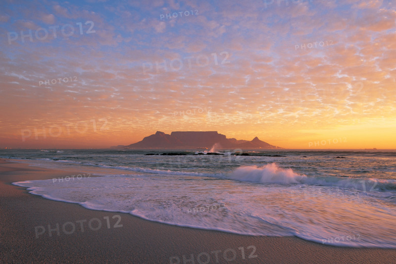 TABLE MOUNTAIN AT SUNSET