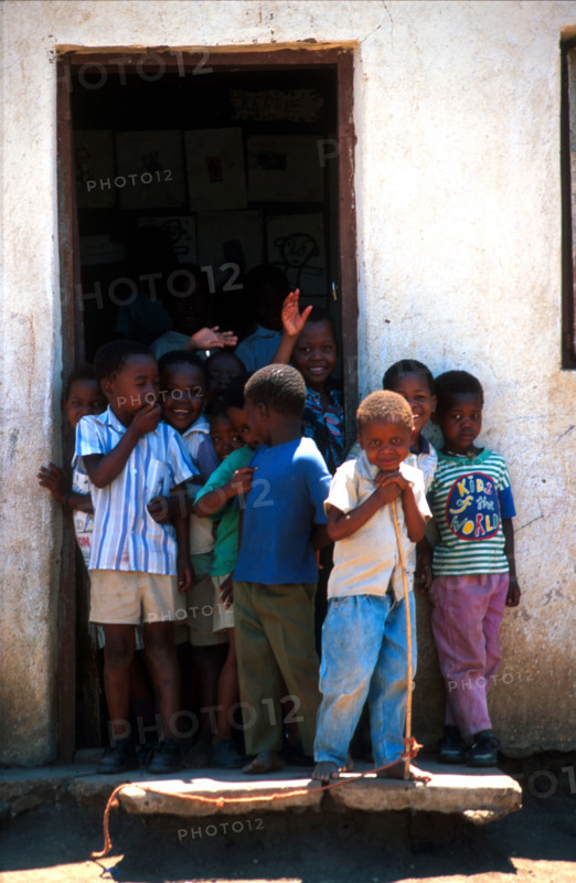 Zulu children in a doorway