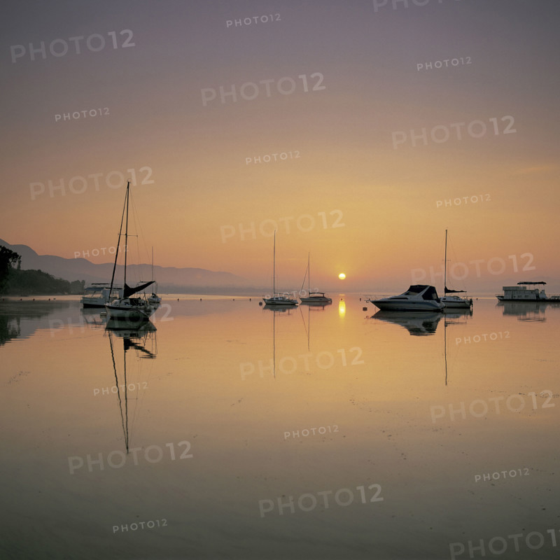 SUNRISE OVER THE HARTBEESPOORT DAM