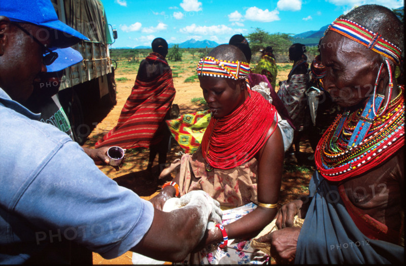 Samburu women come for food