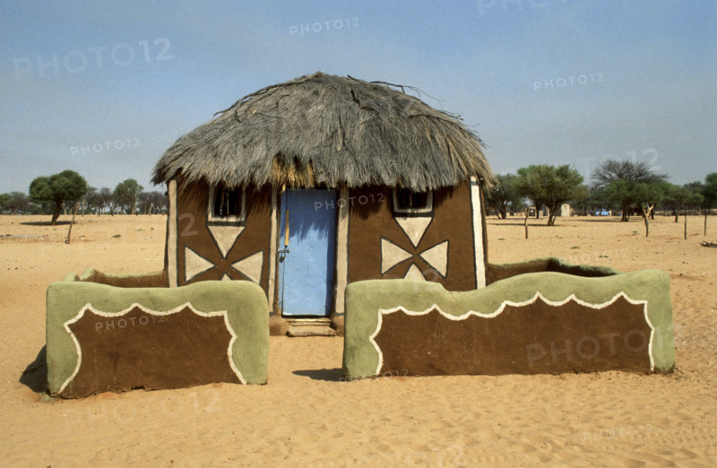 Decorated Hut
\n