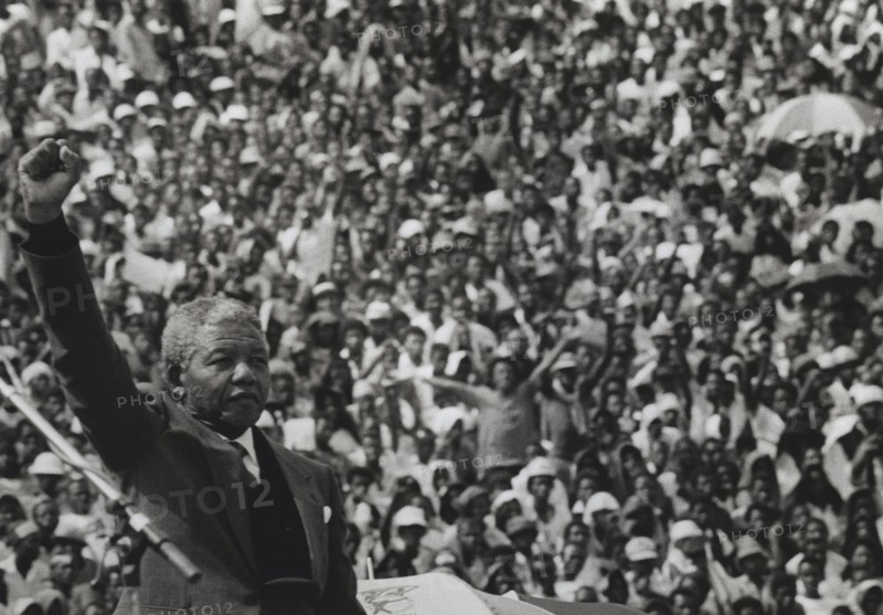 Mandela saluant la foule, 1990