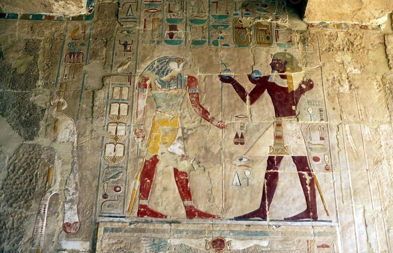 Hatshepsut presents offering to Horus