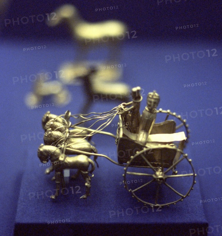 Gold Model Chariot