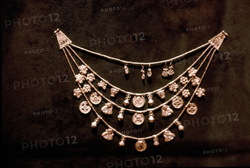 Phoenecian gold jewellery