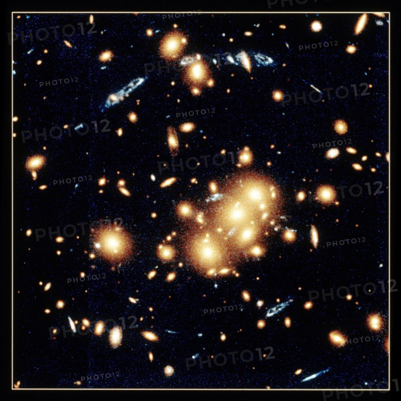 Gravitational lens in CL0024+1654